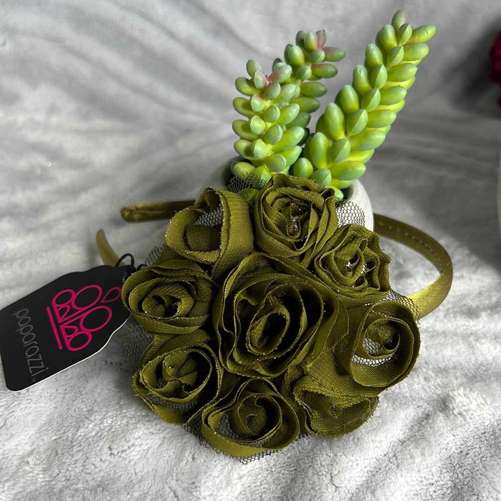 NWT Flower Headband